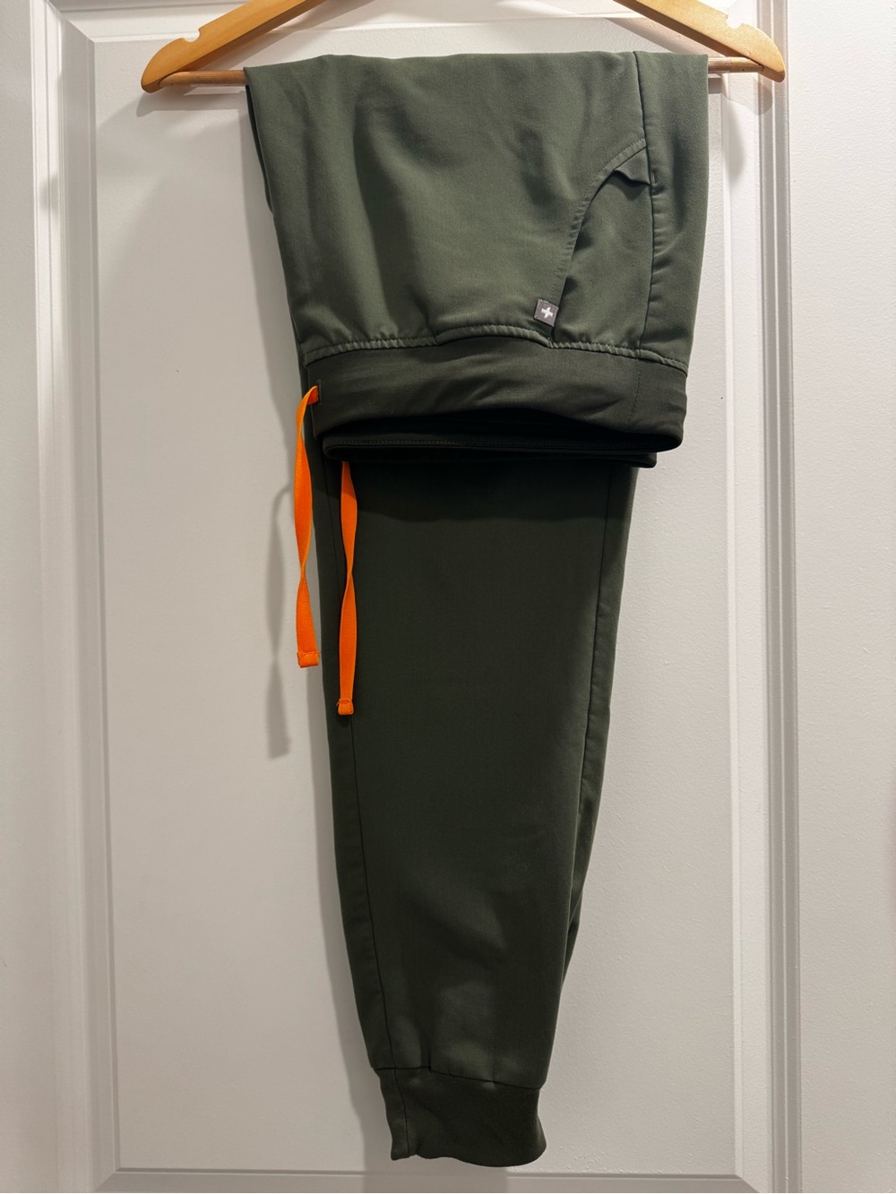 Figs Women’s Zamora Moss Green Jogger Scrub Pants XLT with Orange Drawstring